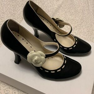 BCBG Girls women’s high heels.